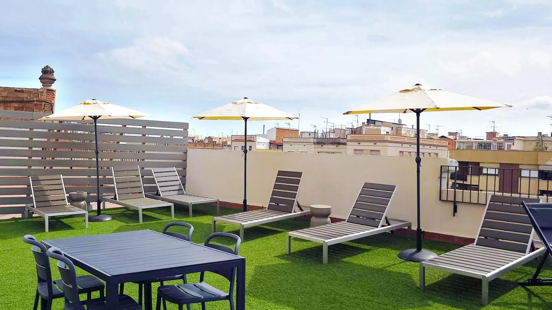 Feelathome Stadium Apartments contacts